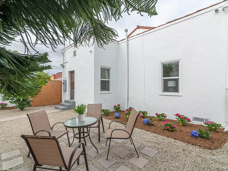 7319 S Hobart Blvd — Photo 41