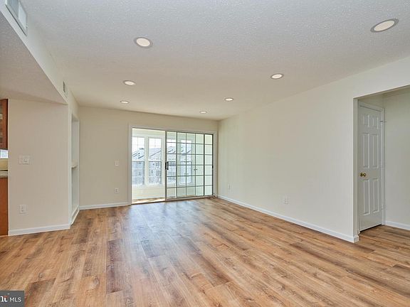 5th image of 129 Fort Evans Rd SE APT C