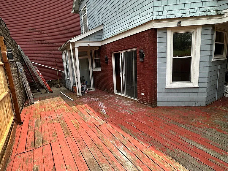 1100 Coal St — Photo 4