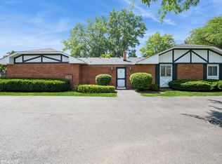 1 Falkirk Ln, Rolling Meadows, IL 60008