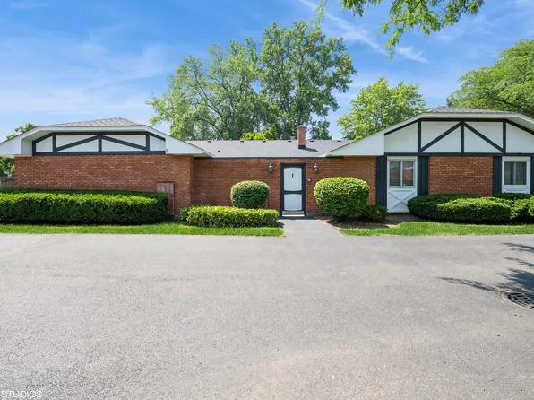 1 Falkirk Ln, Rolling Meadows, IL 60008