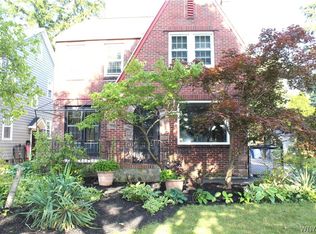 365 Maynard Dr, Eggertsville, NY 14226
