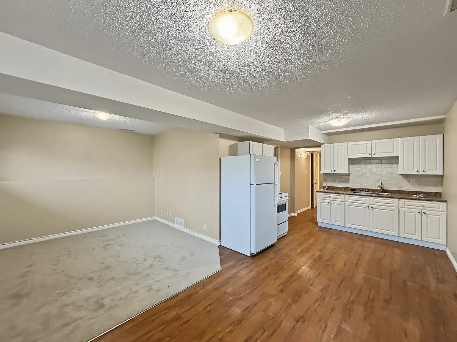 6425 Bowness — Photo 3