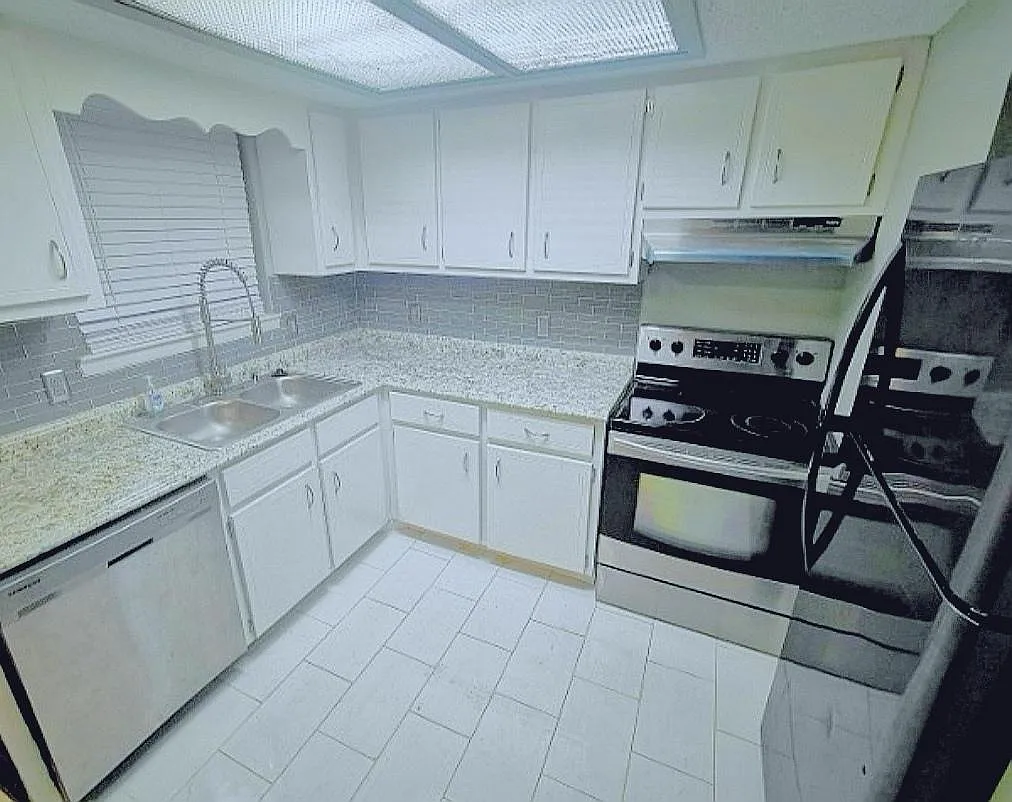 1399 S Berthe Ave — Photo 1