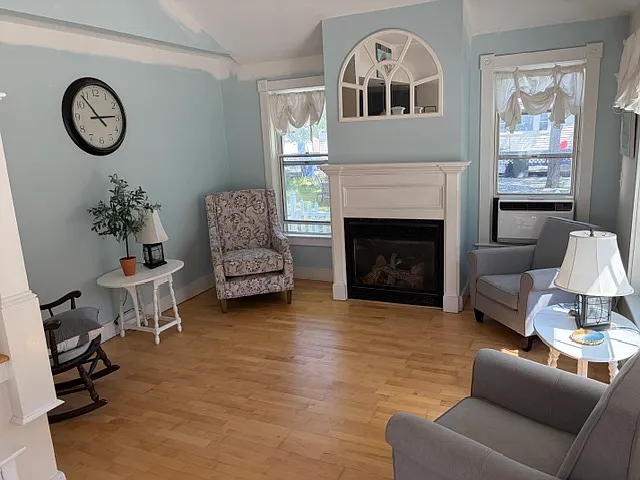 Pine St — Photo 15
