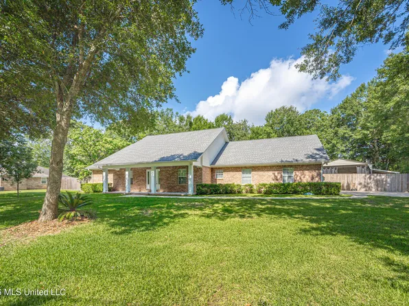 13813 Puerto Dr, Ocean Springs, MS 39564