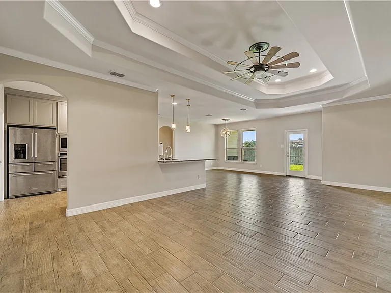 7721 Dove Hollow Dr — Photo 6