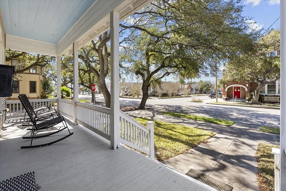 3 bed, 2.5 bath, 1536 sqft, $3,400 — Photo 2