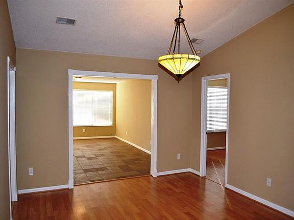 2nd image of 142 Lauren Wood Cir