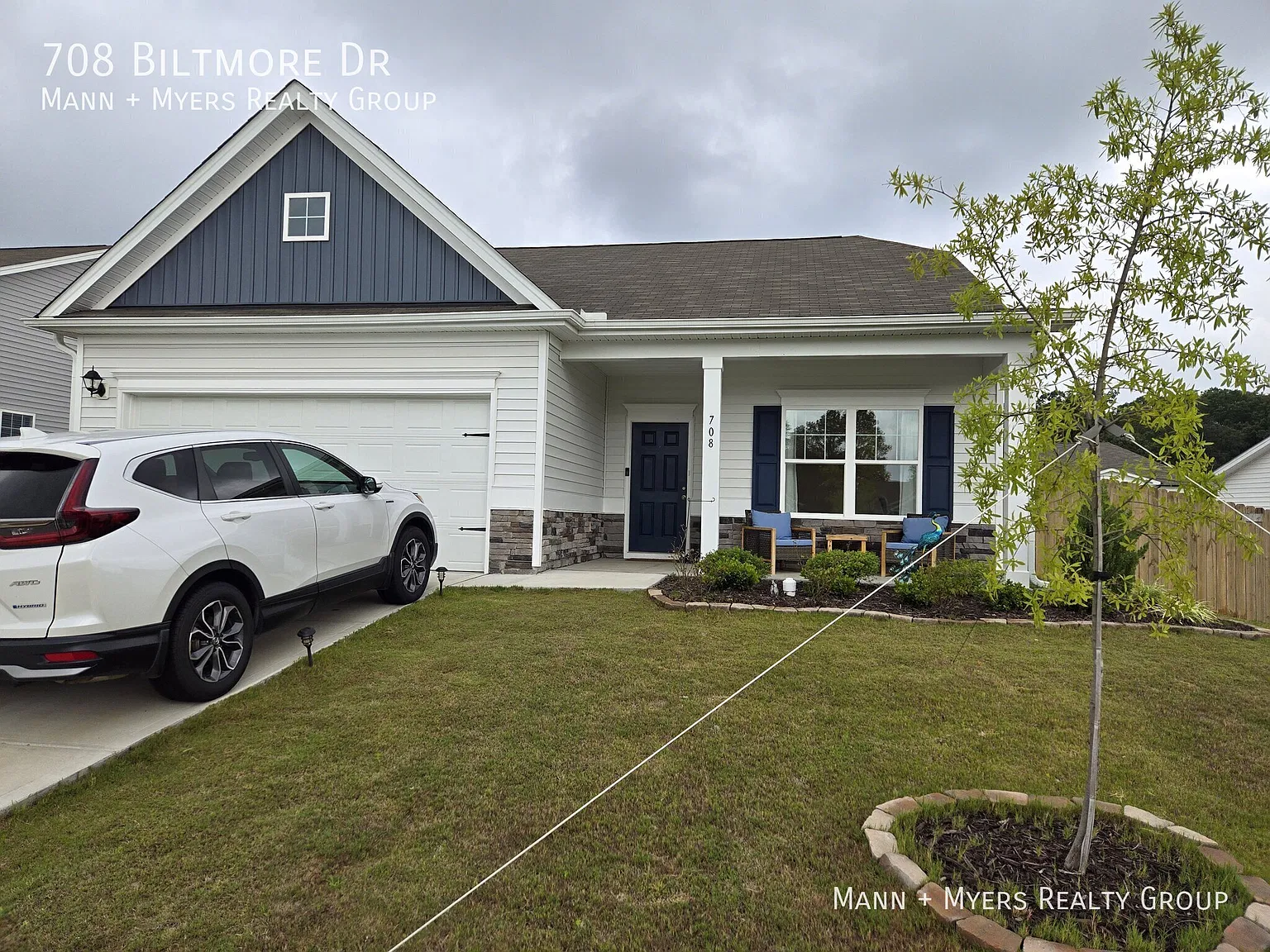 Beautiful 3-Bedroom Ranch with Open-Concept Living, Spacious Kitchen & Fenced Backyard! — Photo 2