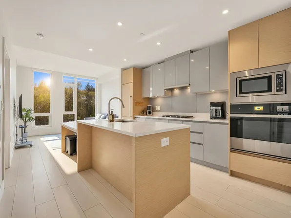 3538 Sawmill Cres #512, Vancouver, BC V5S 0C1