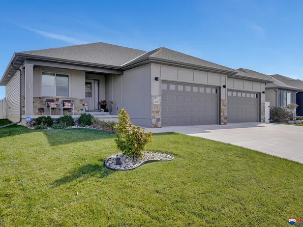 610 N 105th St, Lincoln, NE 68527