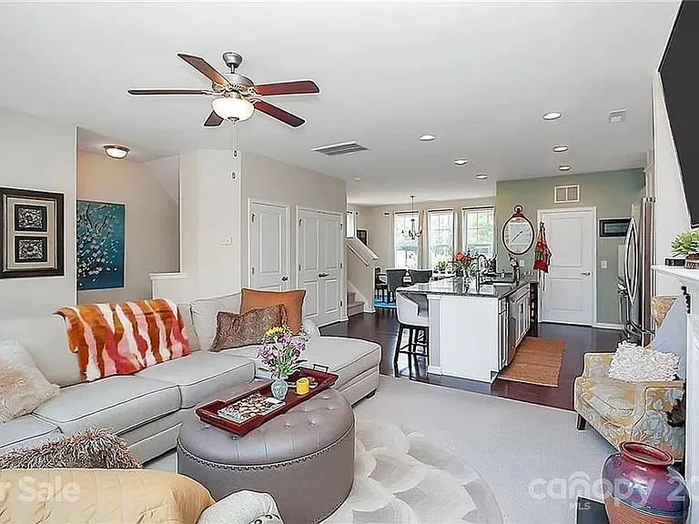 1502 Sharon Rd W — Photo 2