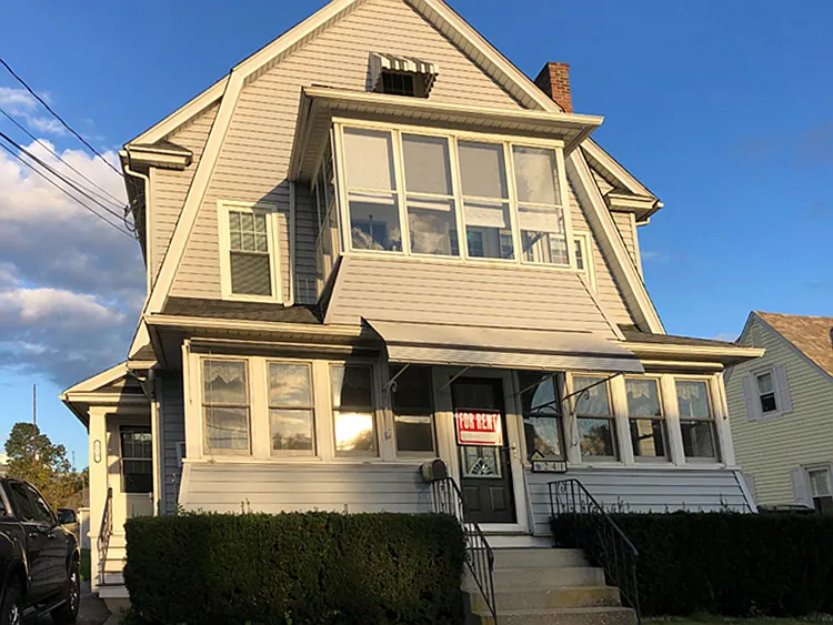 3 bed, 1300 sqft, $1,900 — Photo 1