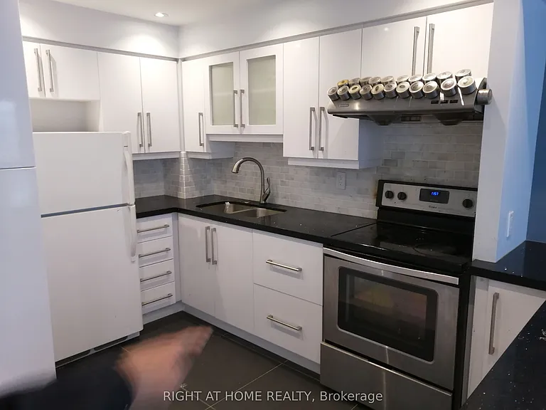 40 Scollard St #1601 — Photo 18