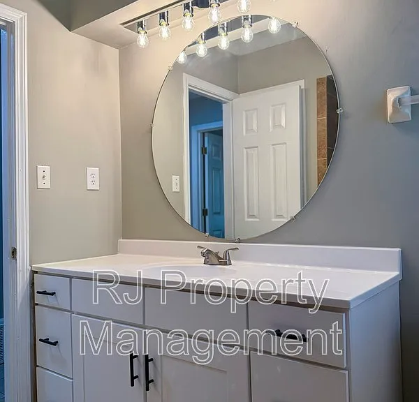4521 Stony Point Dr — Photo 21