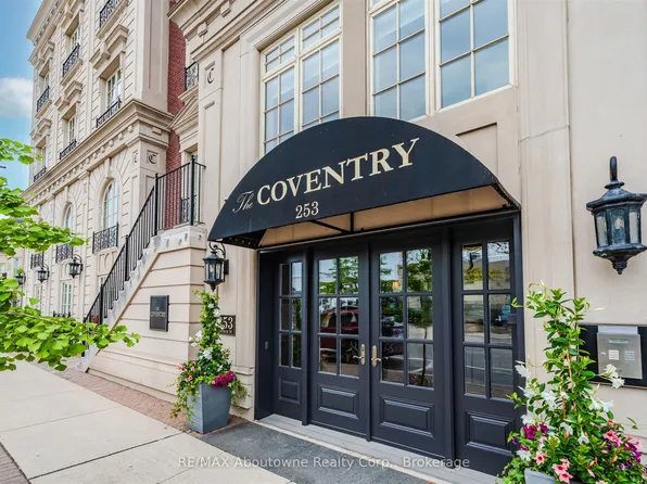 253 Church St #402, Oakville, ON L6J 1N7