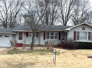 415 W Lincoln St, White Hall, IL 62092