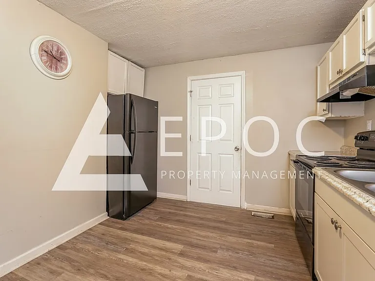 1310 Phipps Ave — Photo 5