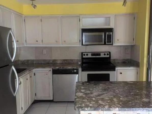 661 NE 195 #107, Miami, FL 33179