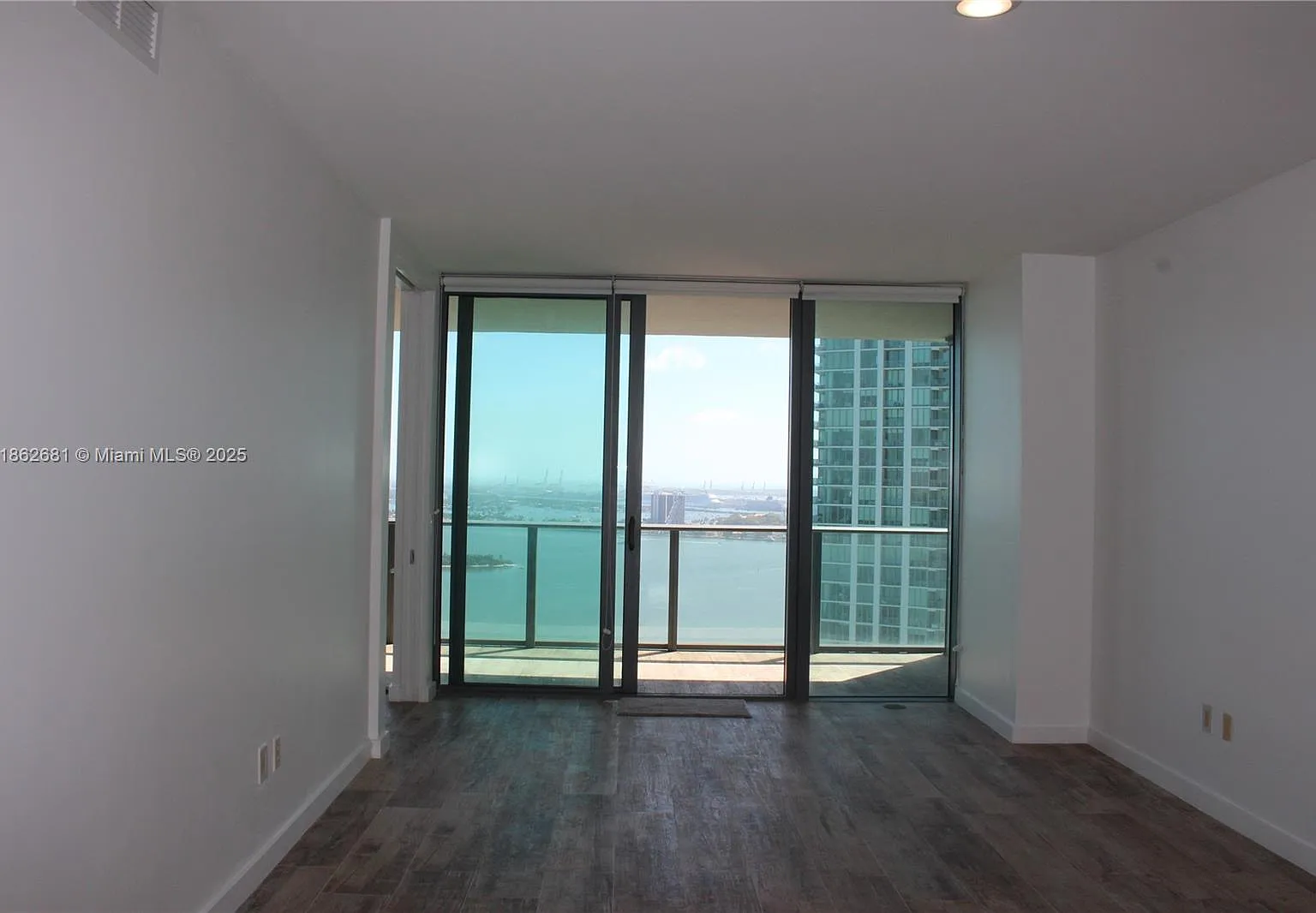 2 bed, 1198 sqft, $6,300 — Photo 1