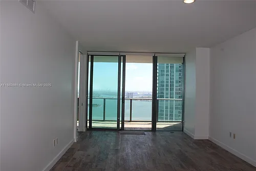 650 NE 32nd St #3703 Photo 1