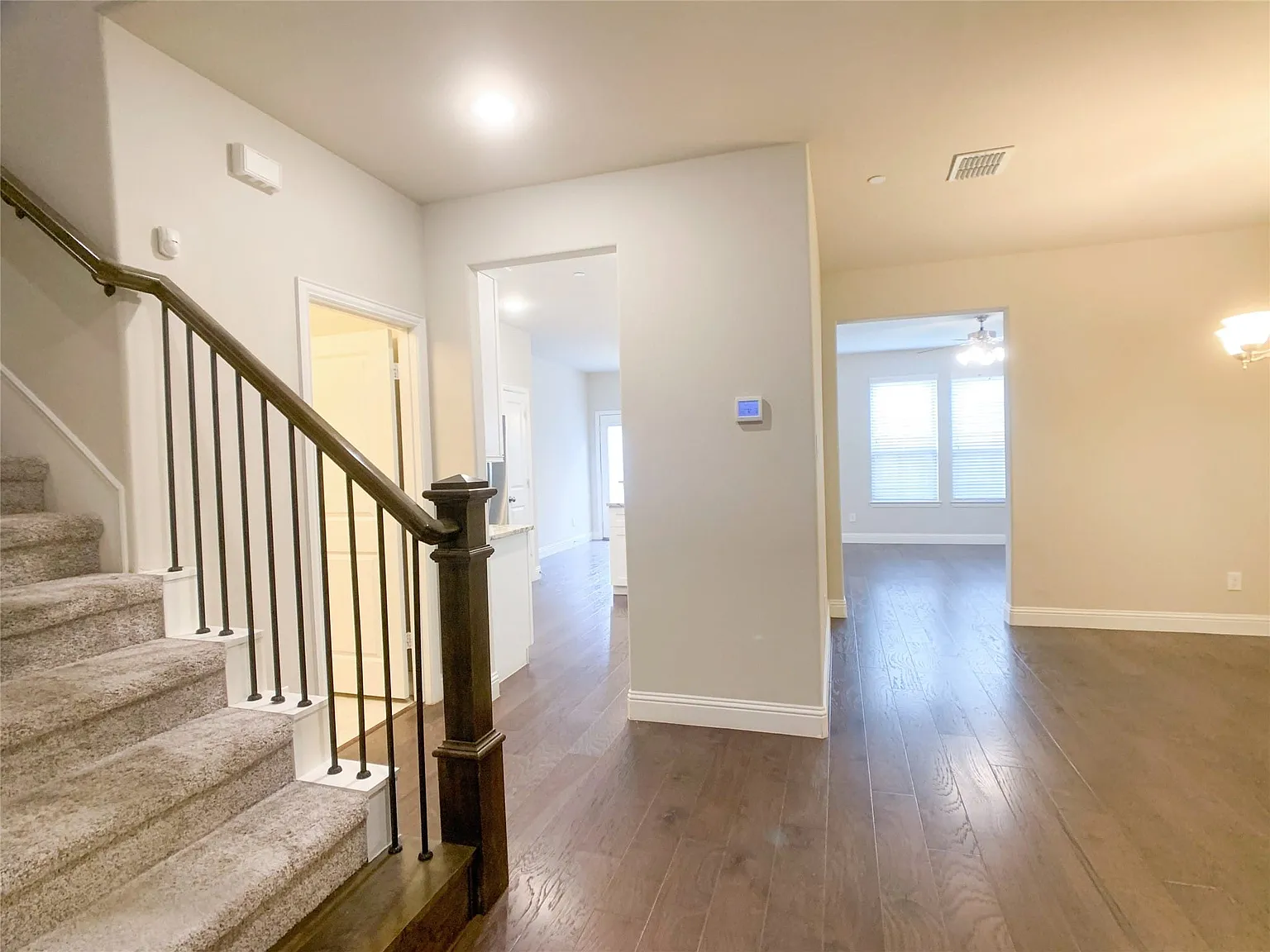 3 bed, 2.5 bath, 1983 sqft, $2,900 — Photo 3