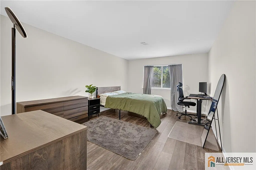 1 bed, 1.0 bath, 877 sqft, $2,000 — Photo 4