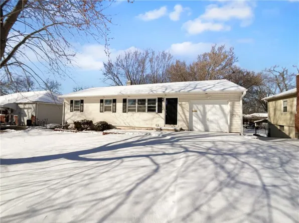 3526 Randall Dr, Independence, MO 64055