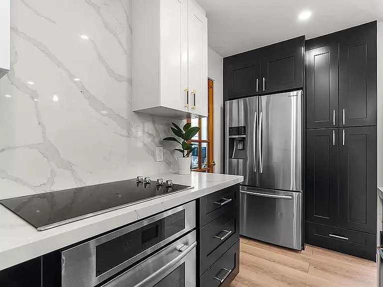 329 SW 8th Ave #2 — Photo 1