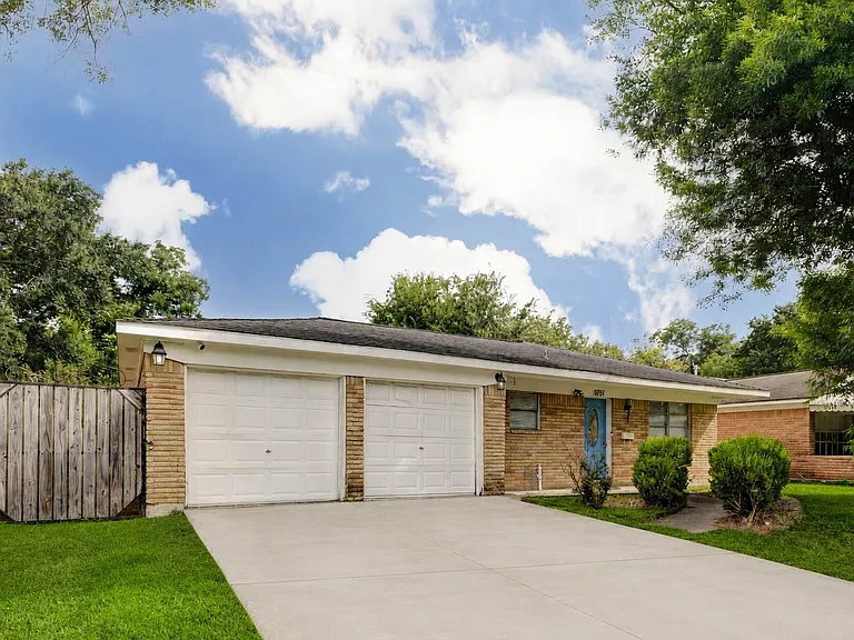 6751 Richwood Rd — Photo 1