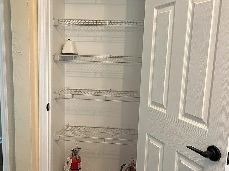 728 Pointe Ct #D — Photo 8