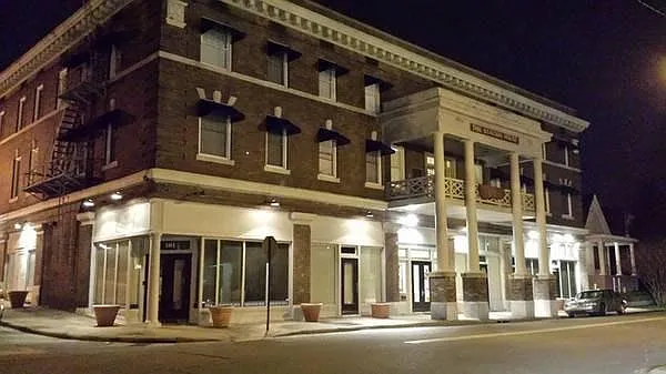 101 S Victory St #304