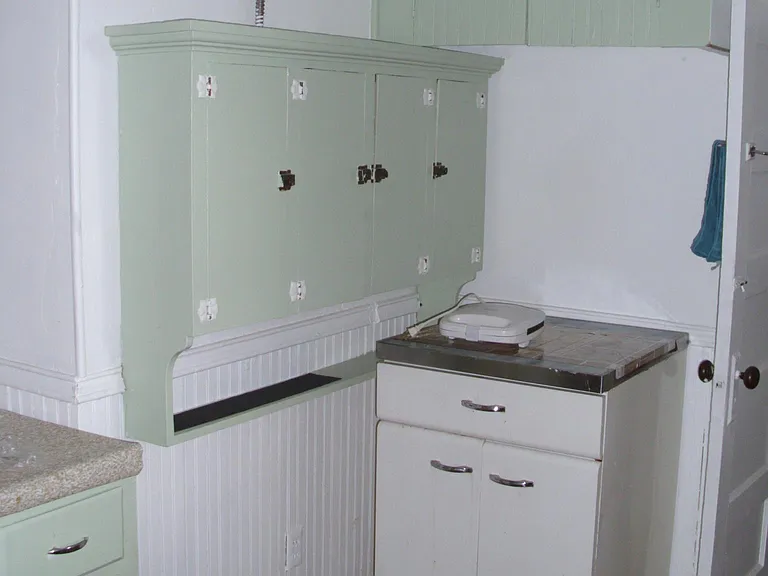 820 Macon Ave — Photo 5