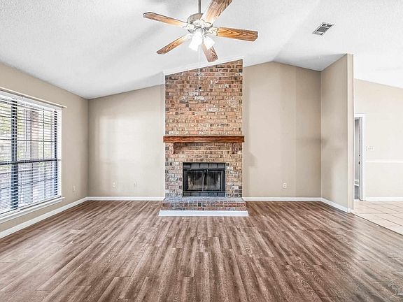 4th image of 7915 Oak Forest Dr