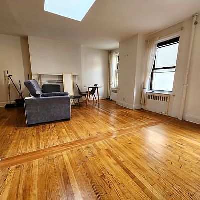 Rented by Green Line Realty | media 7