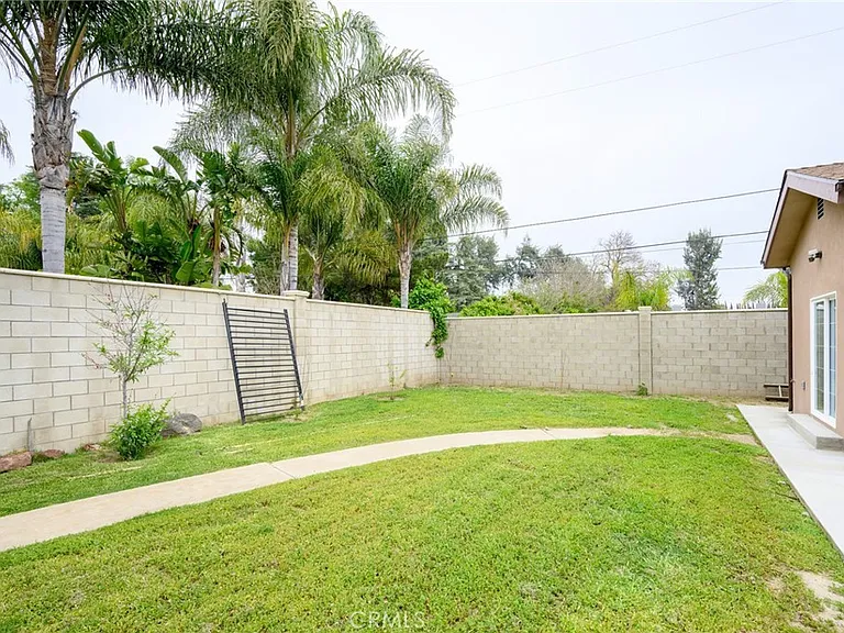 8806 Enfield Ave — Photo 17