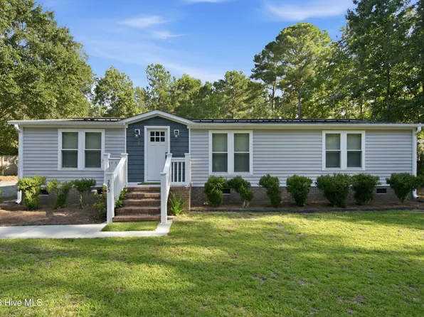 295 Groves Point Circle, Hampstead, NC 28443
