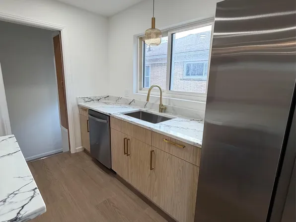 24091 Eastwood St, Oak Park, MI 48237