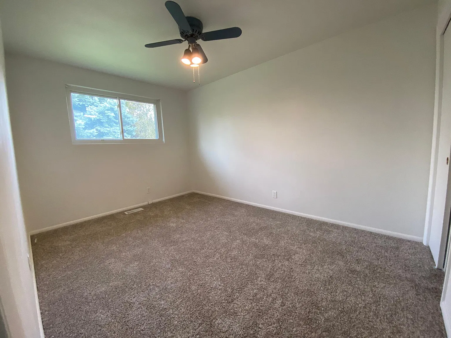 3 bed, 1000 sqft, $2,000 — Photo 4