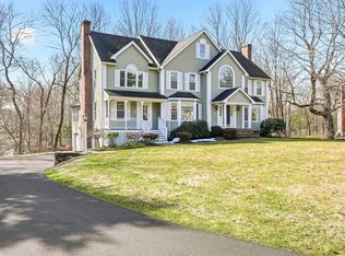 8 Ashford Ln, Andover, MA 01810