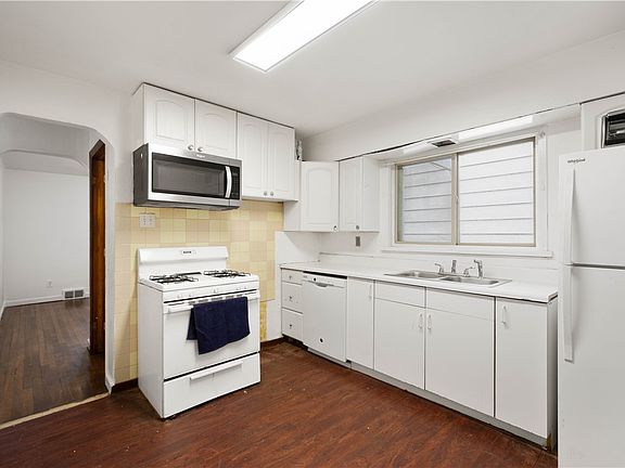 5th image of 63 Lawn St