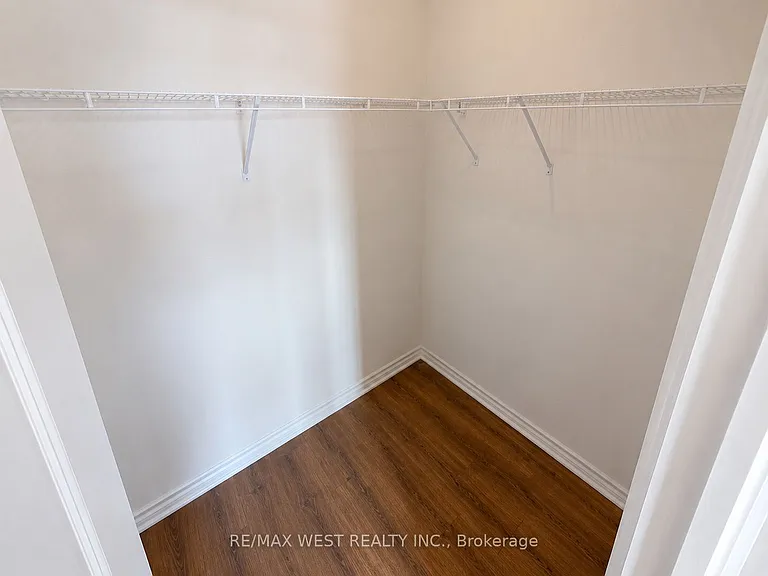 15 Inverary Cres — Photo 19