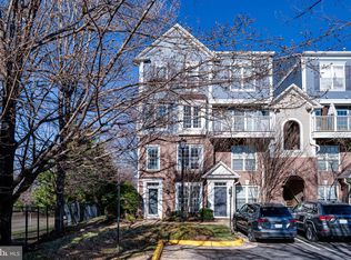 7082 Falls Reach Dr, Falls Church, VA 22043