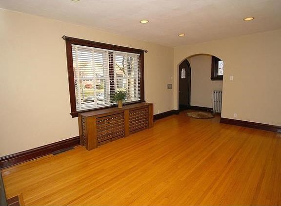3rd image of 4946 Fairview Ave