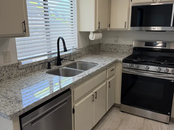 17988 Quantico Rd, Apple Valley, CA 92307