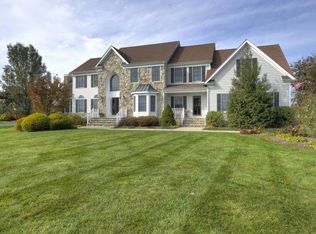 23 Hunters Ridge Dr, Pennington, NJ 08534