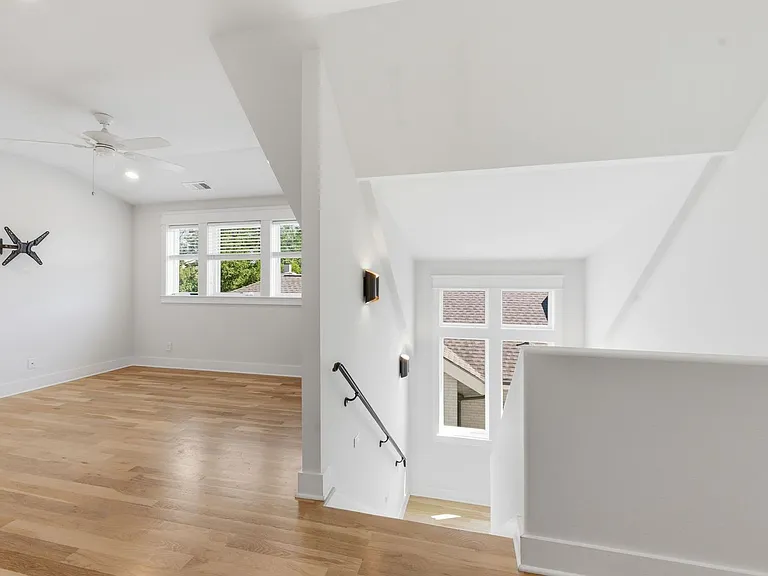 2801 27th Ave S — Photo 16