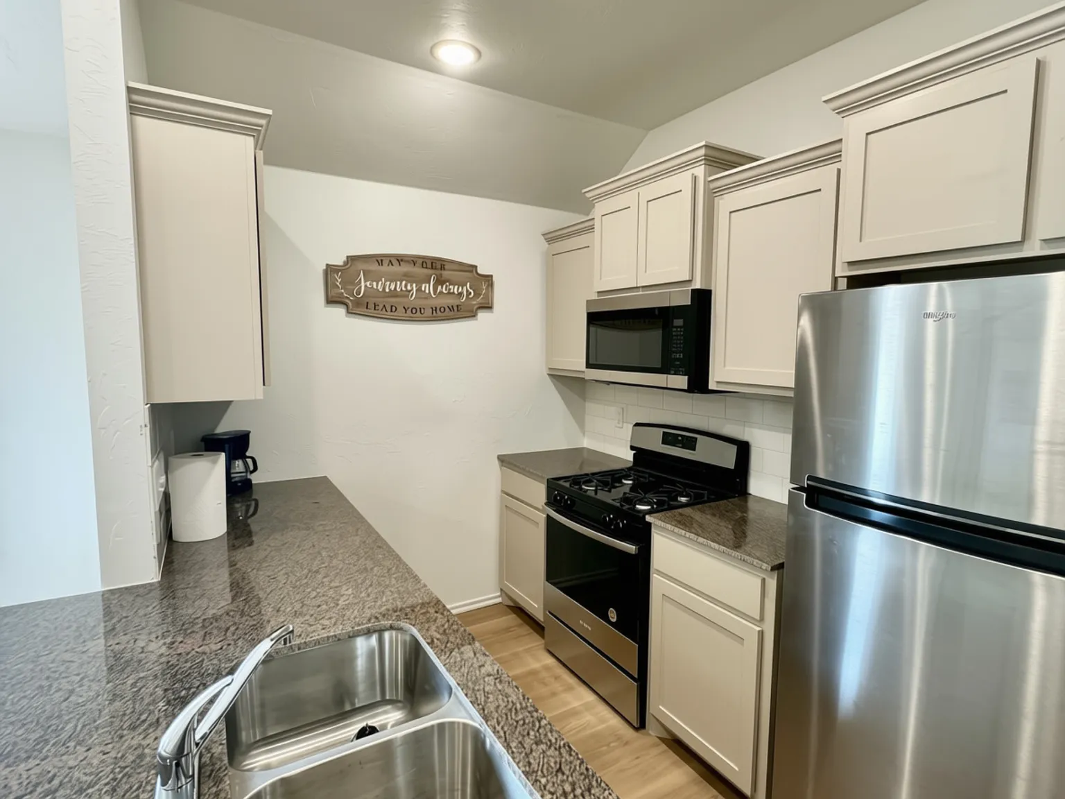 2 bed, 900 sqft, $1,850 — Photo 2