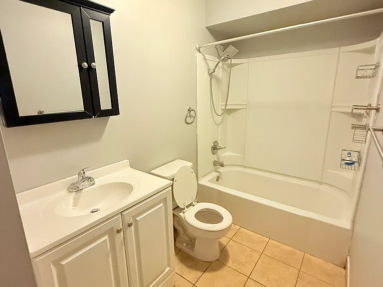 5038 Spruce St #4 — Photo 14